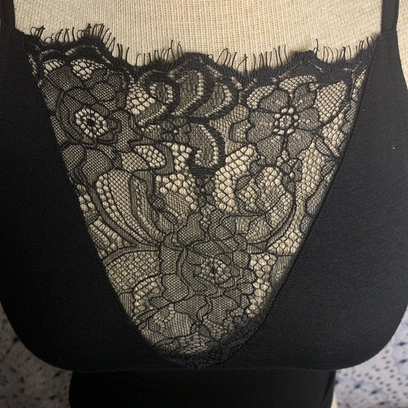 Black top 🖤 - Picture 2 of 5